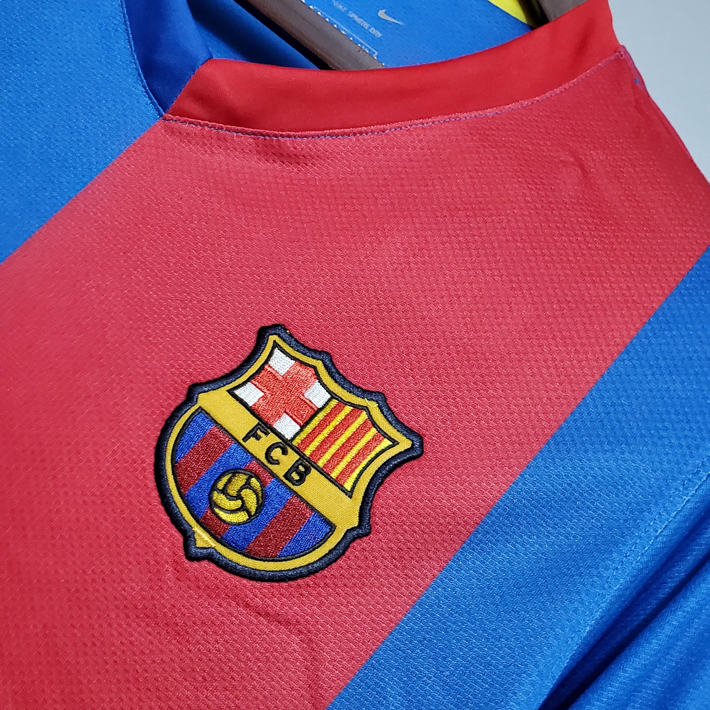 Camisa Barcelona Titular 06/07 - Versão Retro Manga Comprida